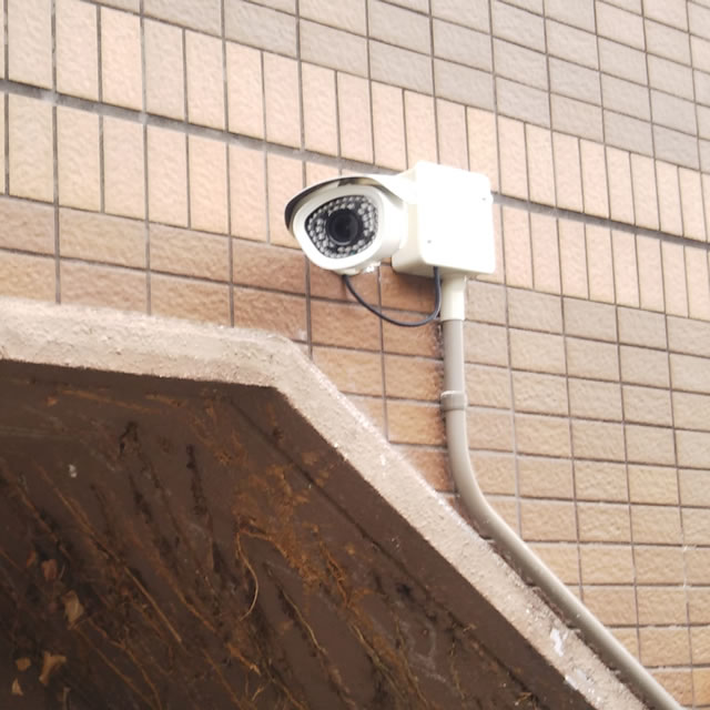 奈良県奈良市マンション駐車場での防犯カメラ設置工事
