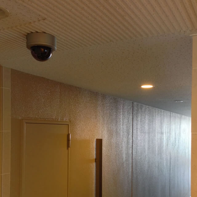 一階廊下の防犯カメラ