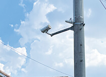 山梨市の通学路で街頭防犯カメラを設置
