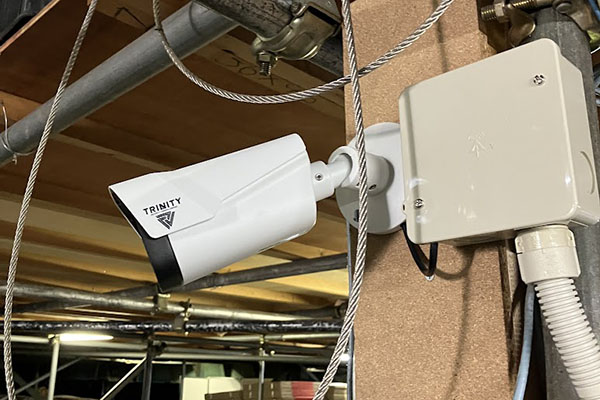 作業場内に設置した監視カメラ