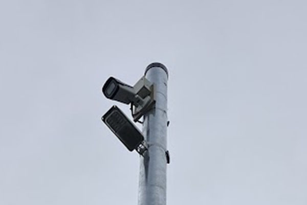 駐車場に設置した監視カメラ