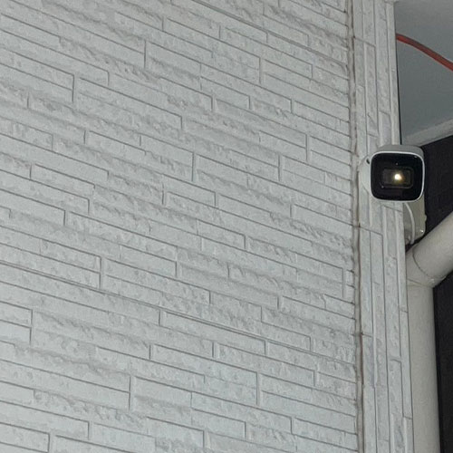 敷地への侵入対策に家庭用防犯カメラ