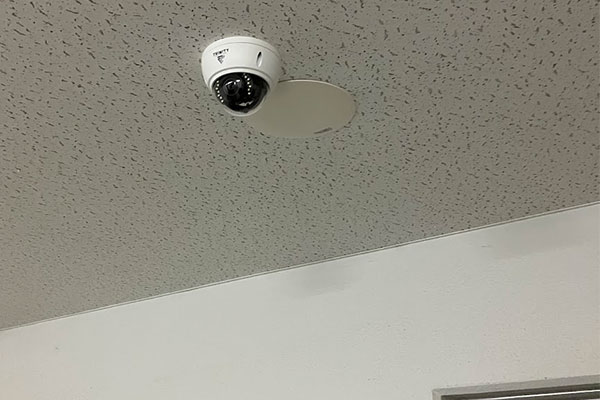 事務所に設置した防犯カメラ
