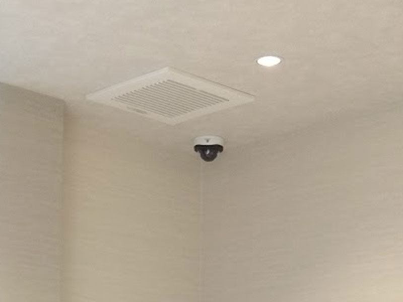 レジ付近に設置した防犯カメラ