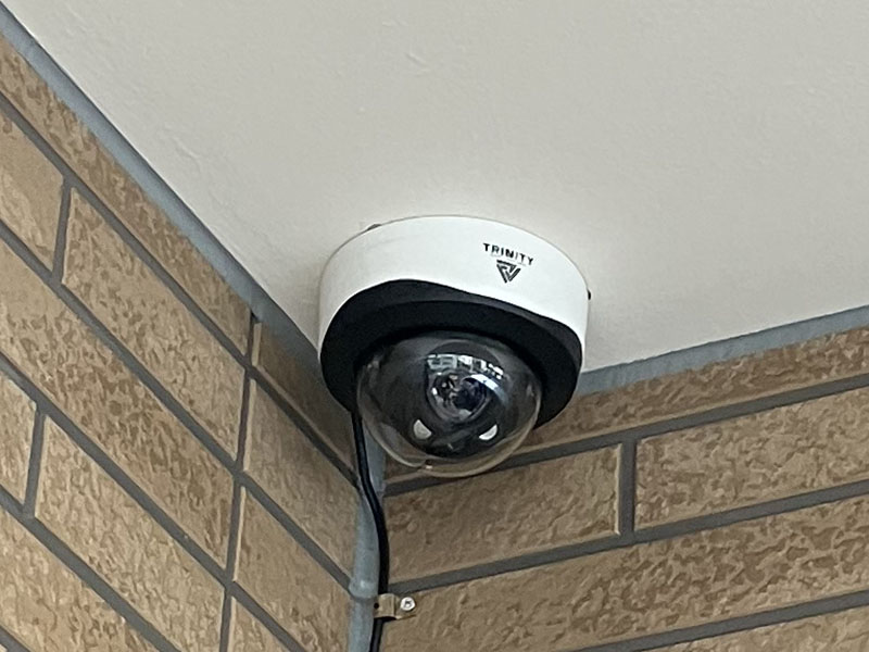 玄関に設置した防犯カメラ