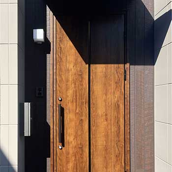 玄関ドアへのマーキング