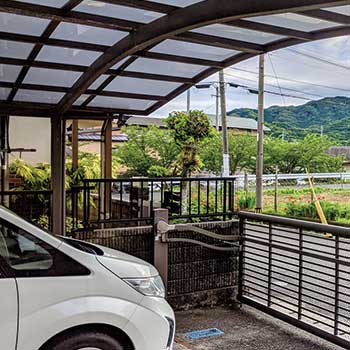 駐車場付近も防犯対策をしておく