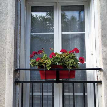 窓からの侵入に注意