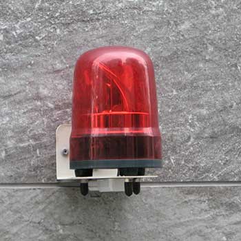 回転灯で周囲に異常を知らせる