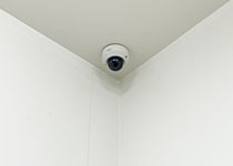 室内に防犯カメラを設置して業務改善に活用する