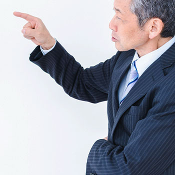 理不尽なクレームが「脅迫罪・強要罪」に該当しているか