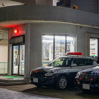 まず警察に被害届を出す