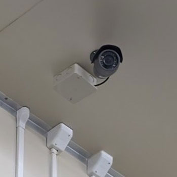 監視カメラで現場を記録する