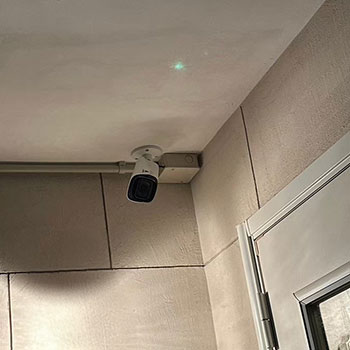 玄関の防犯カメラ