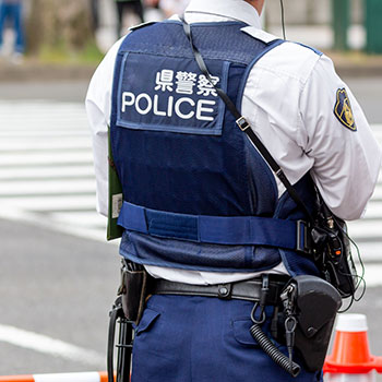 警察の指示があるまで現場に入らない