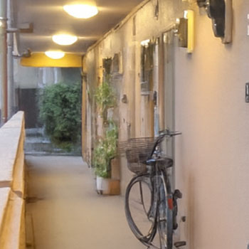 マンションの共用部分に私物を放置