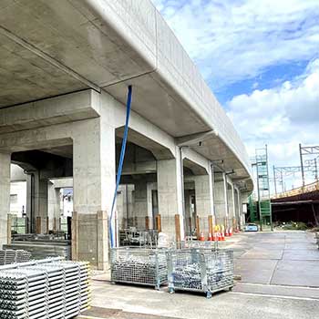 高速が近い資材置き場