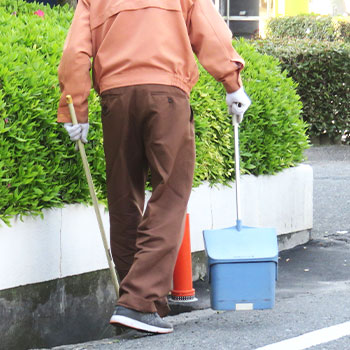 ゴミ捨て場の定期的な清掃