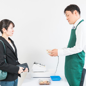 店員が客にハラスメント?逆カスハラを防ぐ店舗のリスク対策とは