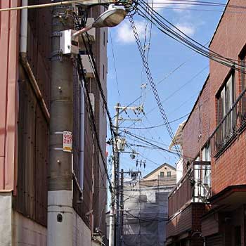 電柱・街路灯の持ち主の許可について