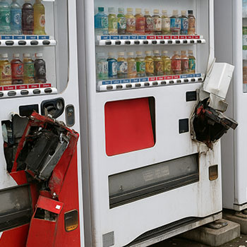 自販機荒らしの最新手口と効果的な対策を徹底解説