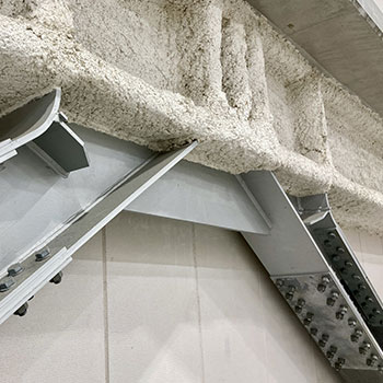アスベスト含有の建物は有資格者の配置が必須