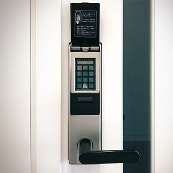 オフィスへの不正侵入・情報漏えいは「入口の管理」が鍵