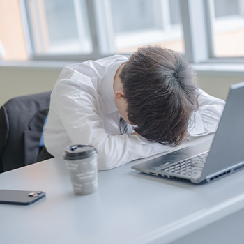 カラ残業で残業代を不当にもらう