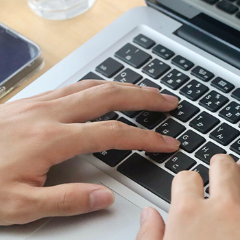 メールやチャットのログに不正の証拠がある場合も